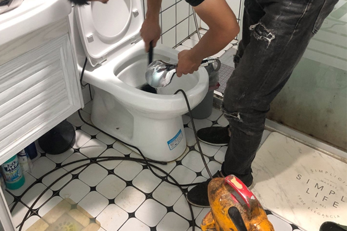 云县马桶堵塞自己疏通还是找师傅？专业上门服务让你省时更省心